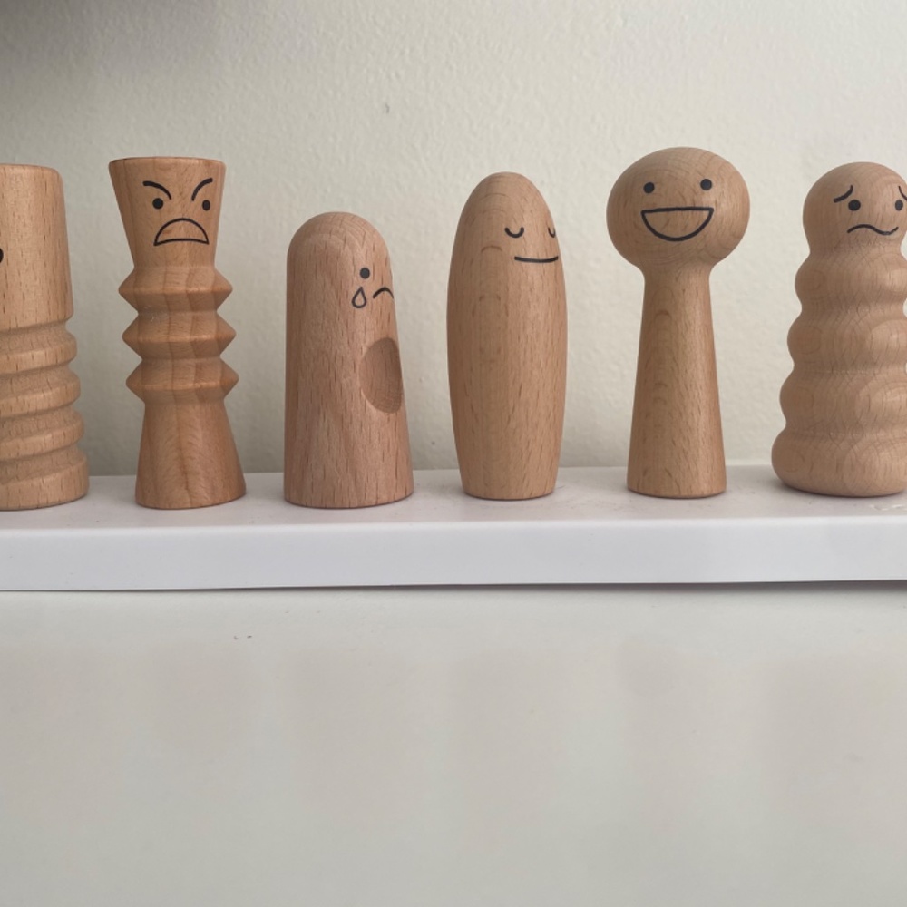 Lovevery emotion pegs original set - Picture 2 of 3